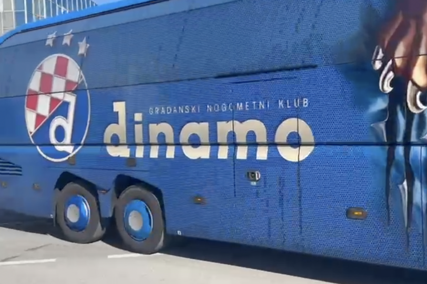 Igrači Dinama krenuli prema stadionu