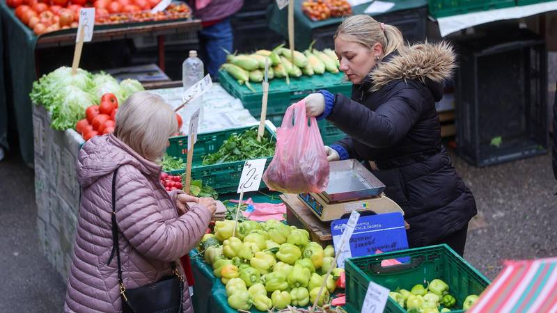FOTO Zagreb odjenuo jesensko ruho! Pogledajte današnje prizore s Cvjetnog i Dolca