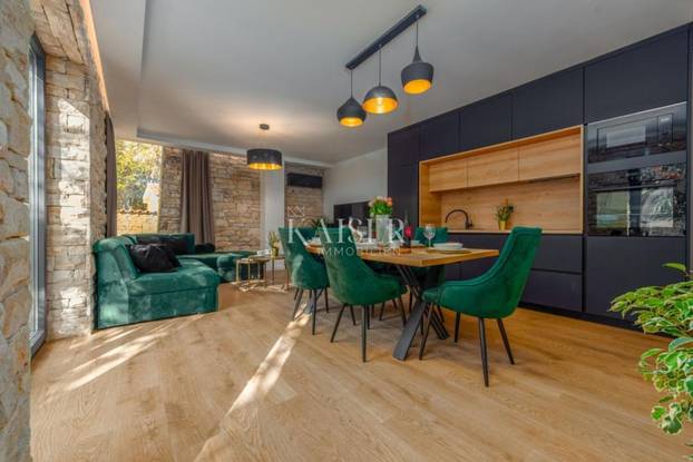 FOTO Ova vila sagrađena od kamena starog 120 godina, a cijena je prava sitnica