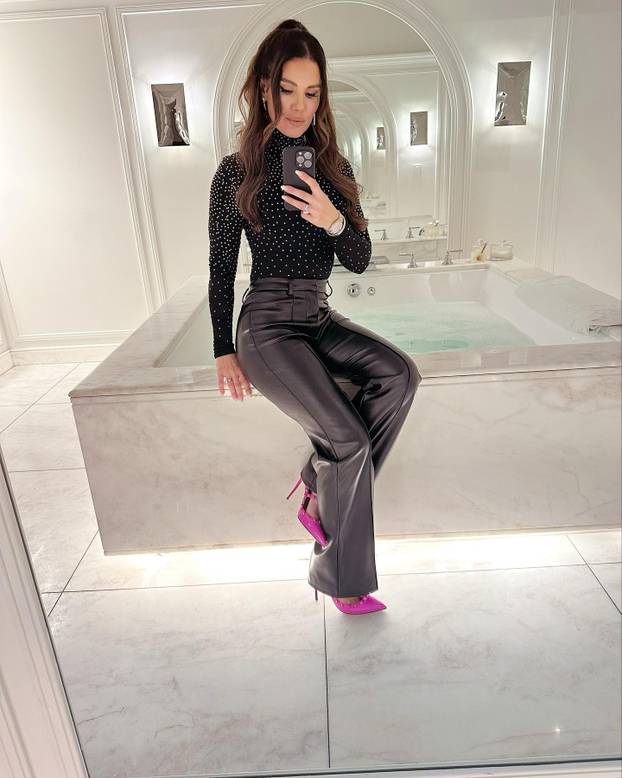 FOTO 'Kraljica sponzoruša' fotkala se potpuno gola: 'Ti si majka, razmisli o svojoj obitelji'