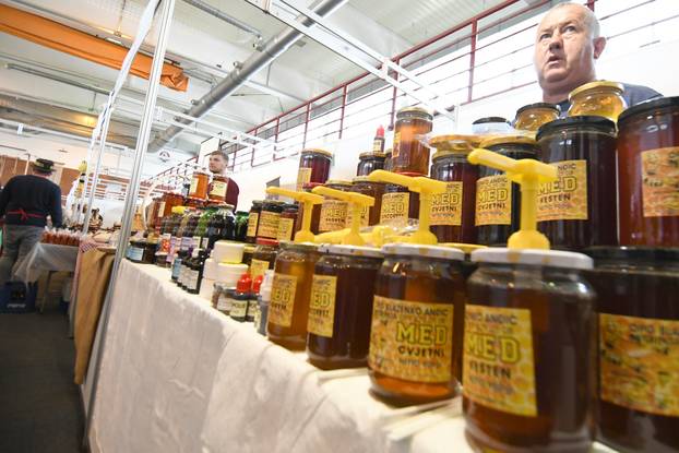 Grubišno Polje: Otvoren dvodnevni 19. Gospodarski sajam sira, meda i vrganja