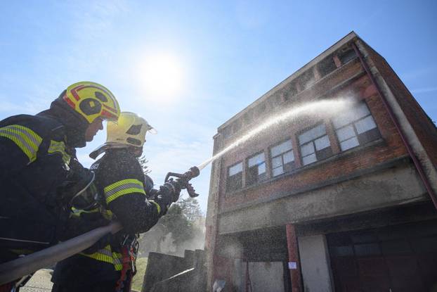 Zagreb: Demonstracija suradnje vatrogasne postrojbe i robotskog psa Unitree Go2 