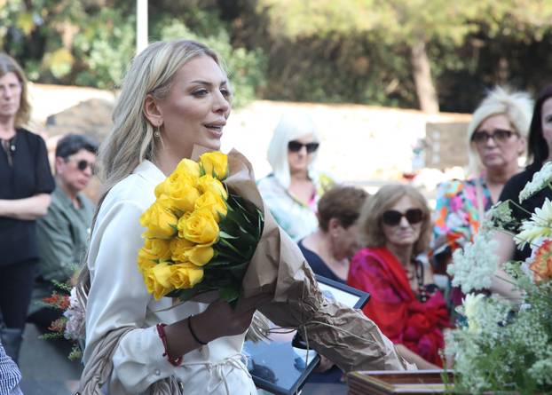 Rogoznica:Posljednji ispraæaj Ivice Karabatiæa, oca Ave Karabatiæ. 