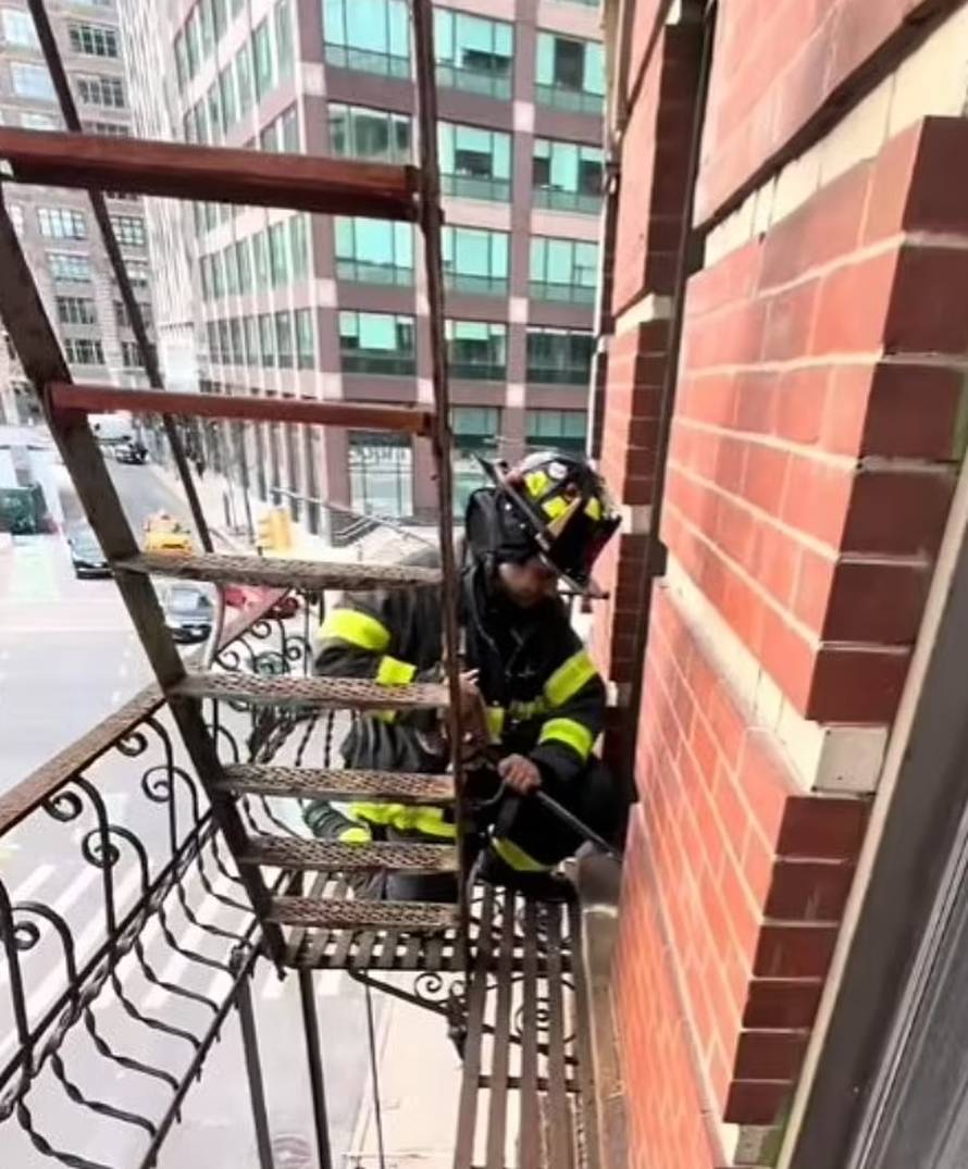 FOTO Dvije djevojke prisiljene bile pozvati vatrogasce nakon 'glupe' greške: Neugodno nam!