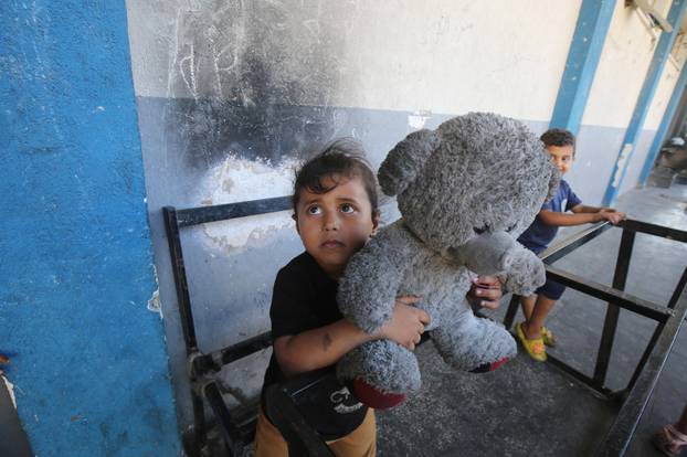 Palestinian families who cannot find a place to stay in Gaza City are viewed struggling to survive under difficult