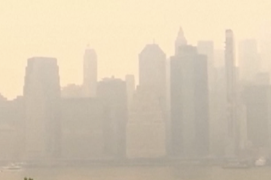 FOTO Apokaliptične scene u New Yorku. Gusti dim prekrio je cijeli grad: 'Ne izlazite, nosite maske'