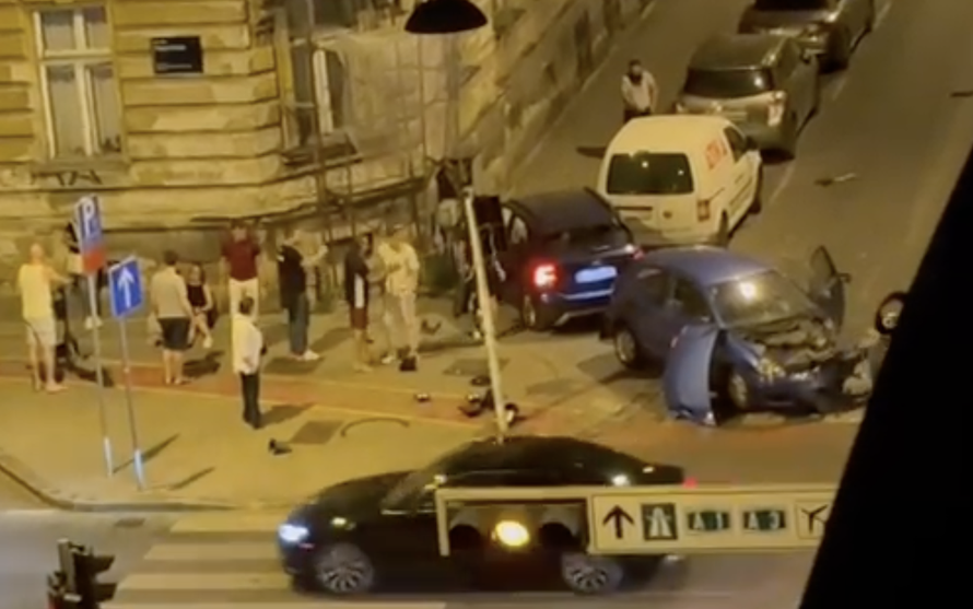 VIDEO Teška nesreća u Zagrebu: Oba vozača kroz crveno, auto se odbio na njemačku pješakinju!