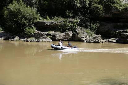 Mostar: Zbog milijunskh radova na HE Mostar, rijeka Neretva promijenila boju