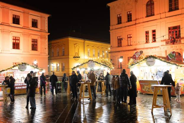Osijek: Otvorenje Adventa uz koncert Danijele Martinović