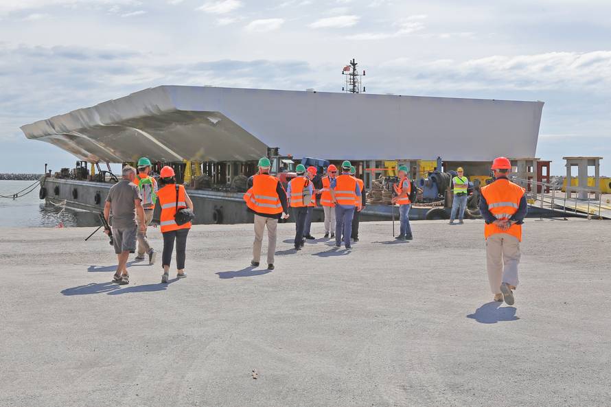 Venice, 09/06/2016 - Arrival of the new Croatian gates to the construction site of the Moses of Santa Maria del Mare