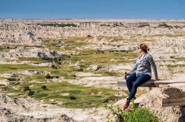 Izmaknula se  da drugi turist prođe, poskliznula i poginula