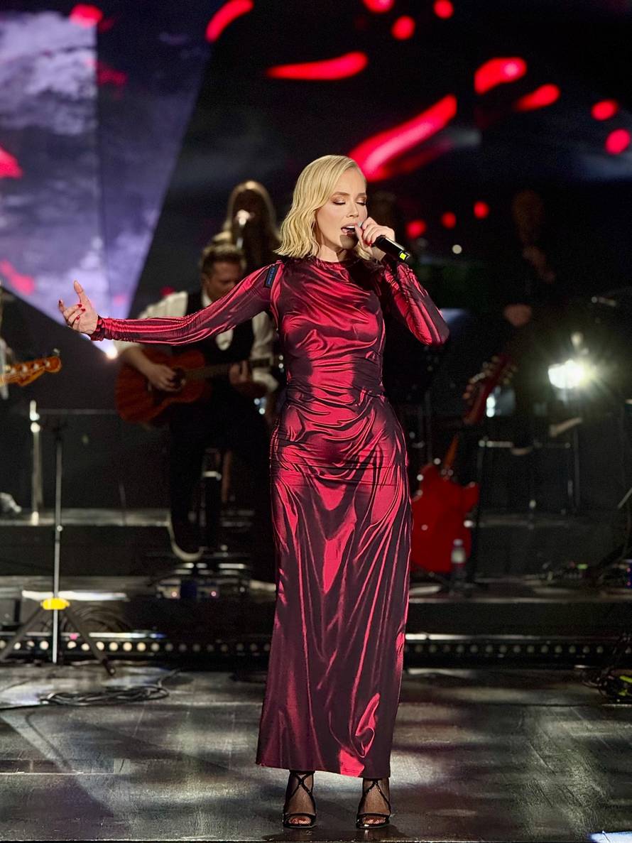 Bili smo na Rozginu spektaklu u Beogradu: Iz publike joj dali portret s njezinim likom