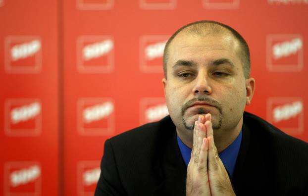 Zagreb: SDP-ovci Igor Ra?enovi? i Davor Bernardi? odr&zcaron;ali presicu
