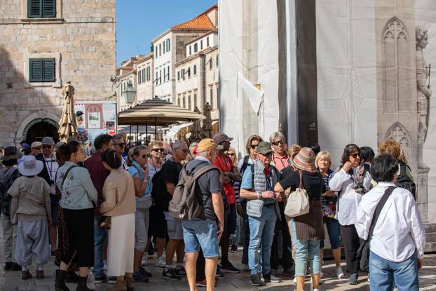 Dubrovnik: Lijepo i toplo vrijeme još uvijek grije turiste na jugu Hrvatske