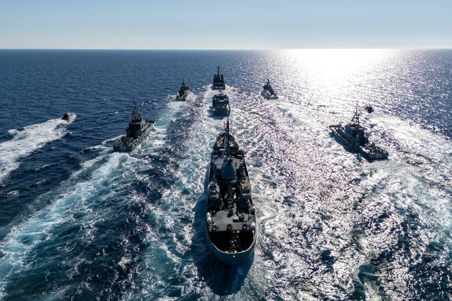 Split: Pogled iz zraka na Hrvatsku ratnu mornaricu koja izvodi vježbu za vojni Mimohod 2025. 