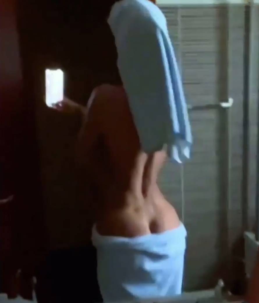 Karleuša objavila 'vrući' video iz kupaonice pa pokazala guzu