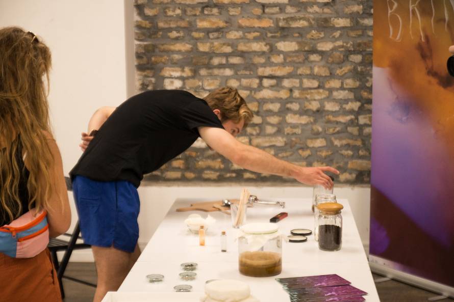 Maja je jedina biodizajnerica u regiji: 'Materijale za odjeću radim od algi, gljiva i bakterija'