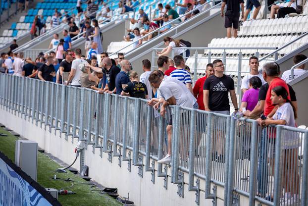 Osijek: Navijači uživali na otvorenom danu tribina novog stadiona