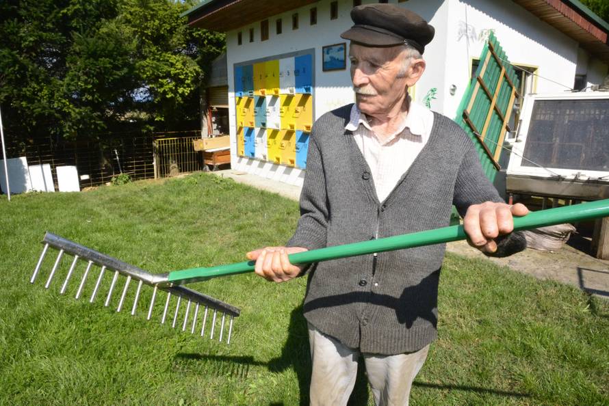 Pčele u veš-mašini: Slavonski pčelar radi jedinstvene košnice