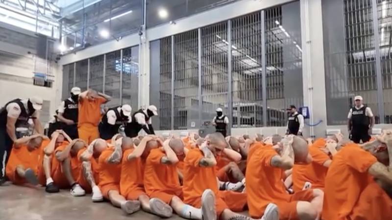 VIDEO Obrijani, okovani, u narančastom: Kostarika pokazala zatvor za 5100 ljudi