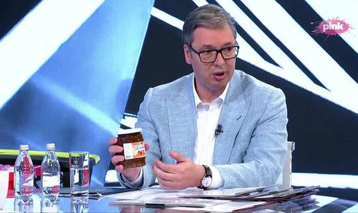 Vučić  opet s košaricom na TV-u: Tražili su da snizimo meso, ulje, žalili su se na luk, jeftiniji je sad