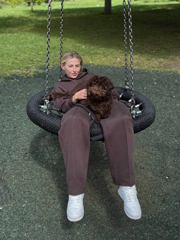 FOTO Prvakinja Europe skinula dres i ušla u povijest. Na prvi je spoj išla u salon namještaja