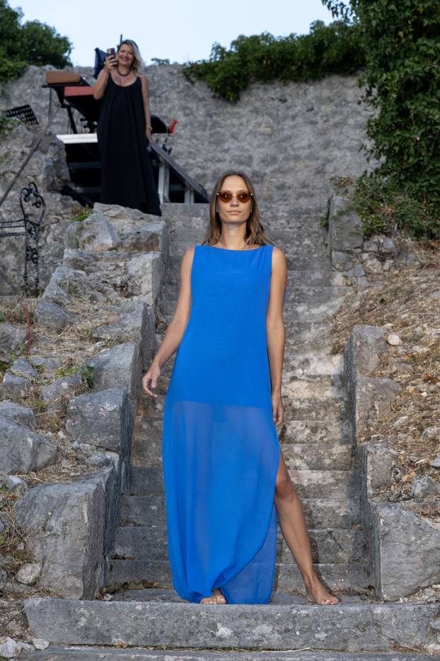 FOTO Karlobag zasjao u znaku mode i glazbe: Duchess revija i koncert Nine Badrić na Fortici