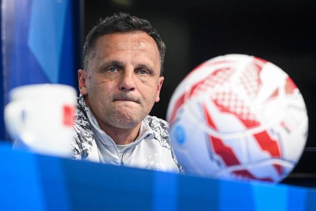 Zagreb: Tiskovna konferencija GNK Dinama i trenera Maria Kovačevića pred utakmicu s Varaždinom