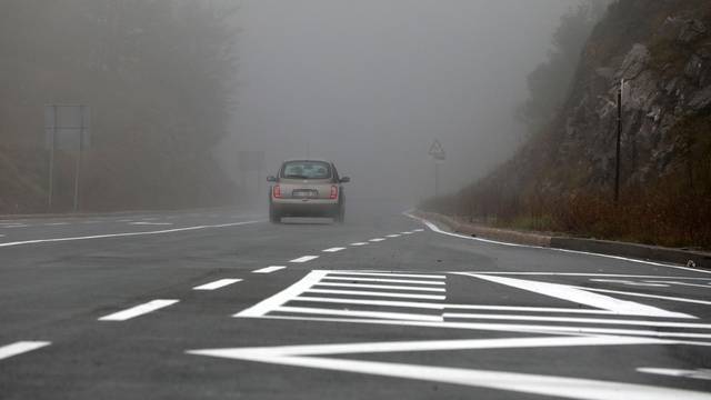 Magla na cestama Gorskog kotara