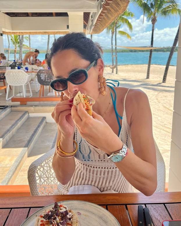 FOTO Ana Ivanović blista nakon razvoda sa Schweinijem. Pljušte komentari na fotke s plaže