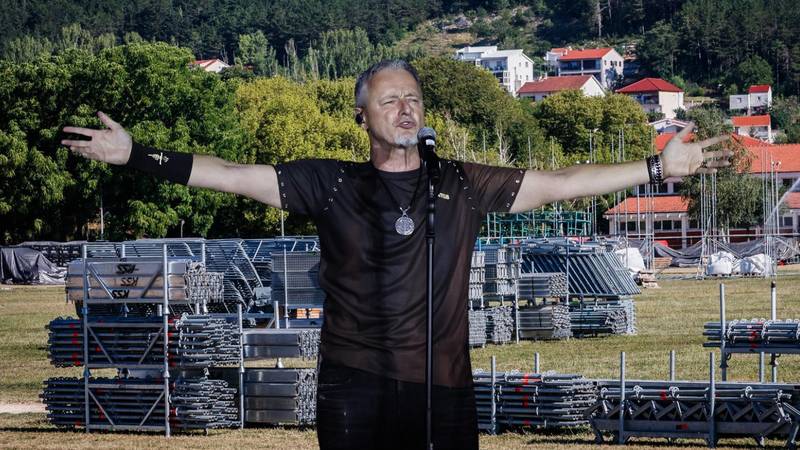Thompson pokazao napredak priprema za koncert u Sinju
