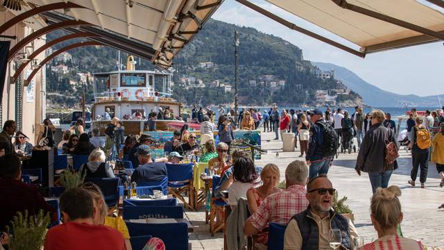 Dubrovnik: Stara gradska jezgra puna je turista