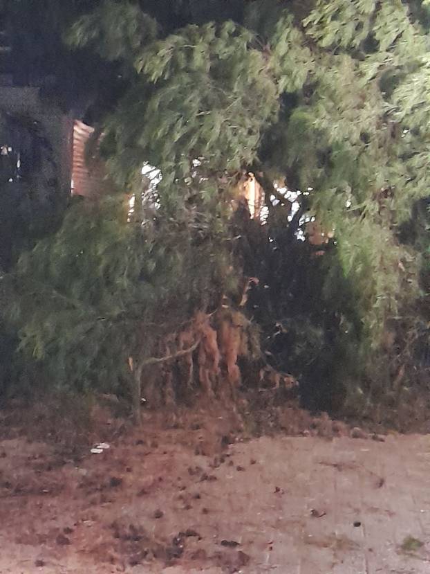 Kao armagedon! Pogledajte posljedice oluje u Biogradu