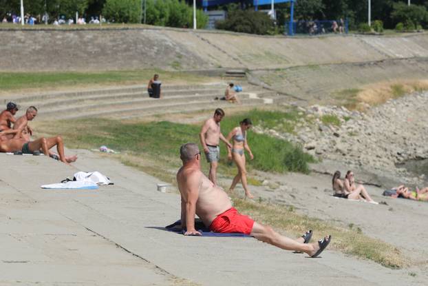 Osijek: Građani potražili osvježenje na Kopiki