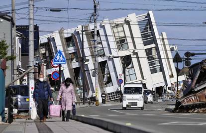 Japanski premijer: Ovo je sad borba s vremenom! Spasiocima je teško doći na neke lokacije...