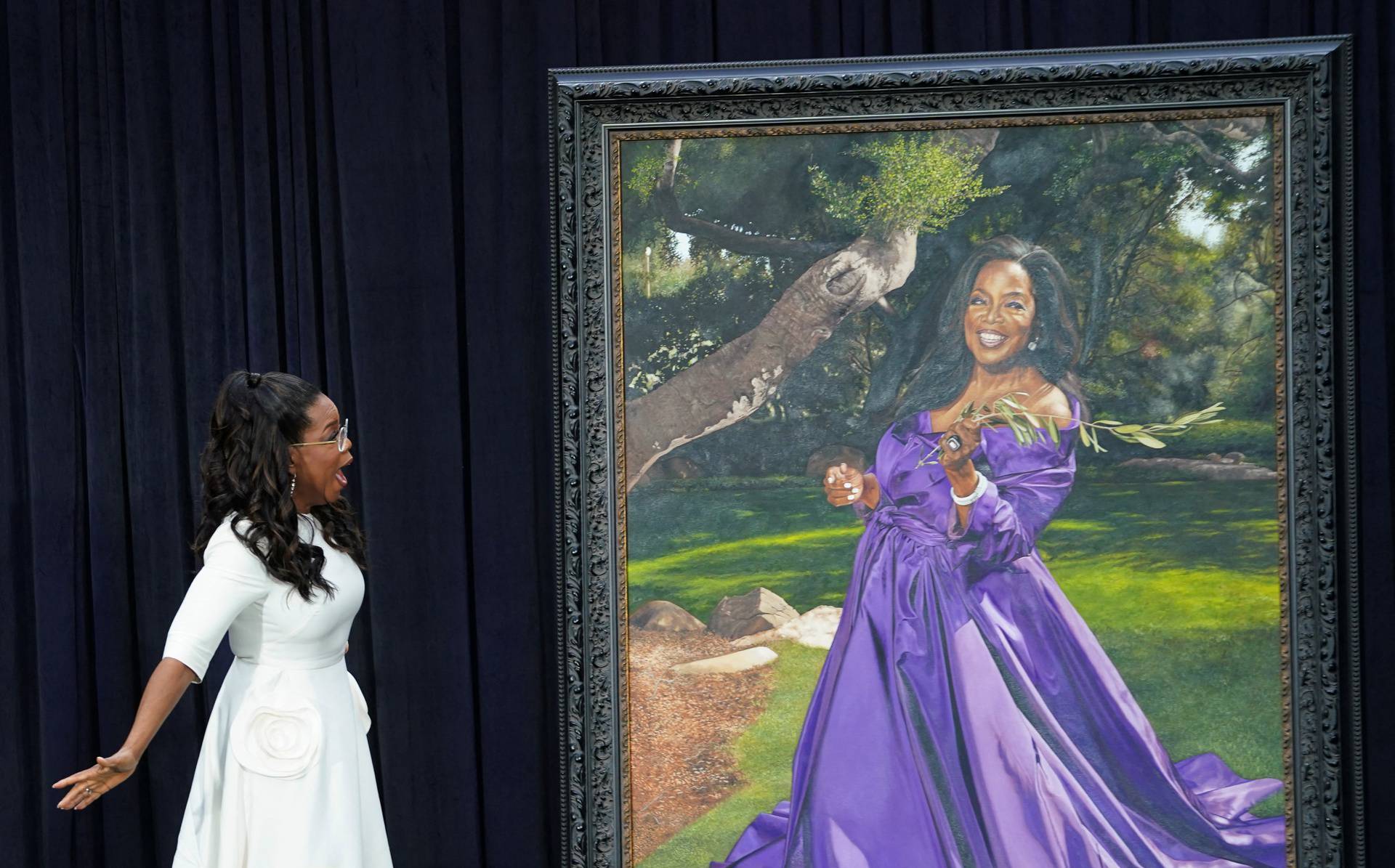 Smithsonian’s National Portrait Gallery unveils portrait of Oprah Winfrey in Washington