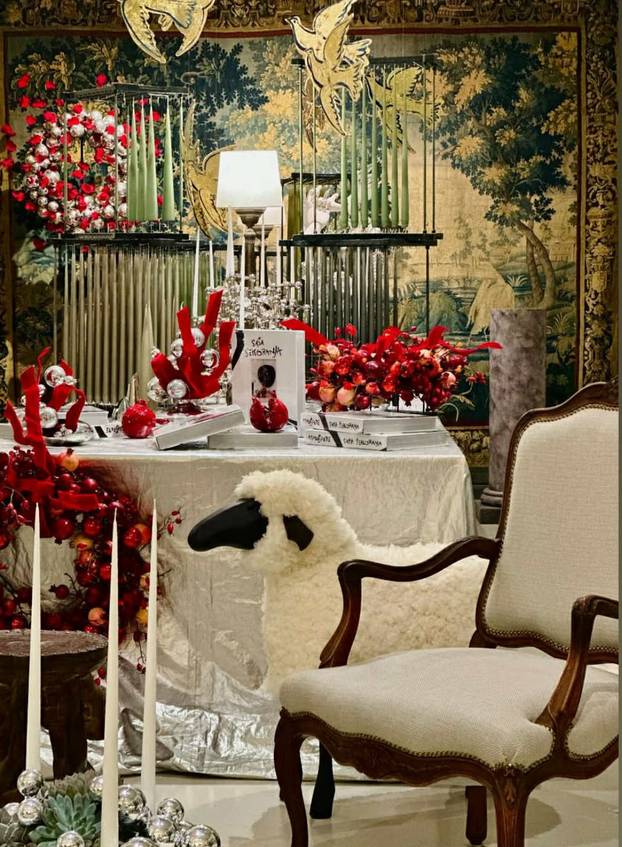 FOTO Šekoranjina blagdanska čarolija: Tihi dekor u izlozima i hotelima je pravi spektakl