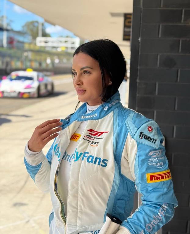 Iz trkaćih automobila prebacila se na OnlyFans i 'diže' milijune
