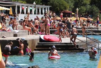 Novi Vinodolski: Pla&zcaron;e pune kupa&ccaron;a