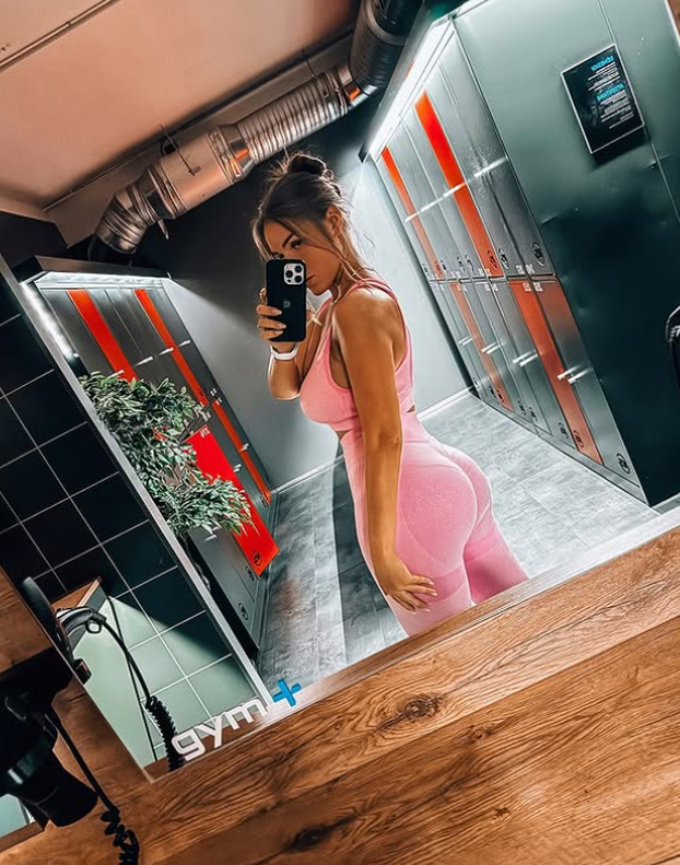 FOTO Vruća farmerica: Vozim traktor i radim teške poslove, ali uvijek u top kombinacijama