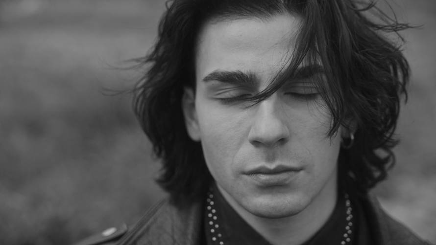 Devin predstavio singl 'I could never' o ljubavi bez iluzija