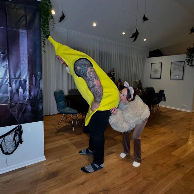 FOTO Najjači čovjek na svijetu ima 206 cm, a ljubi konobaricu od 157 cm. Tragedija ih zbližila...