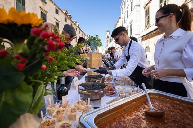 Dubrovnik: Tradicionalna Dubrovačka trpeza na Stradunu 