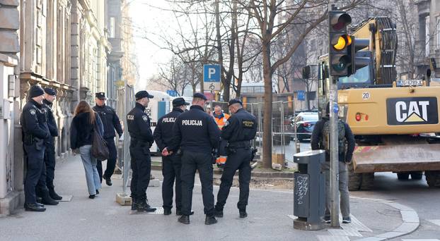 Zagreb: Pod jakim policijskim osiguranjem nastavljena izgradnja podzemnih spremnika u Žerjavićeva