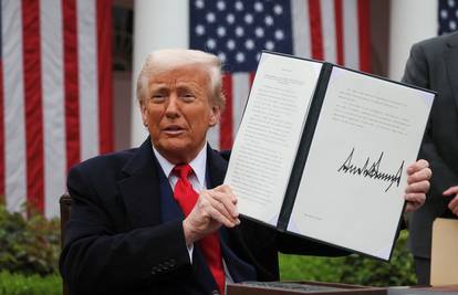 SAD počeo naplaćivati nove Trumpove carine od deset posto
