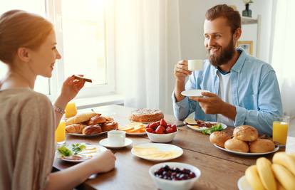 Parovi koji redovito zajedno jedu za stolom su povezaniji
