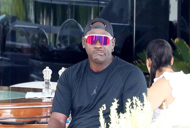 Šibenik: Michael Jordan uživa na jahti O'Pari uz cigaru i društvo supruge Yvette