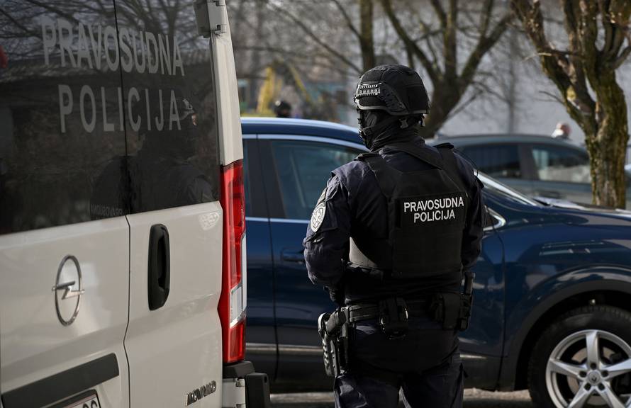 Varaždin: Srđan Mlađan pod jakim policijskim osiguranjem dolazi na Županijski sud