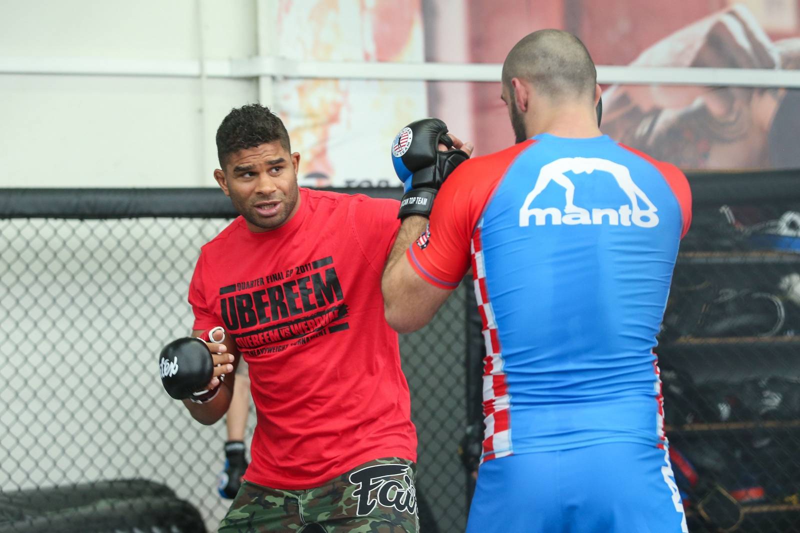 Zagreb:  MMA borac Alistair Overeem odrÅ¾ao pokazni trening i druÅ¾io se s navijaÄima