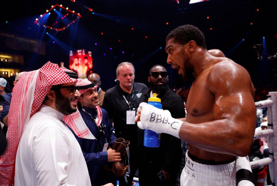 Anthony Joshua v Francis Ngannou